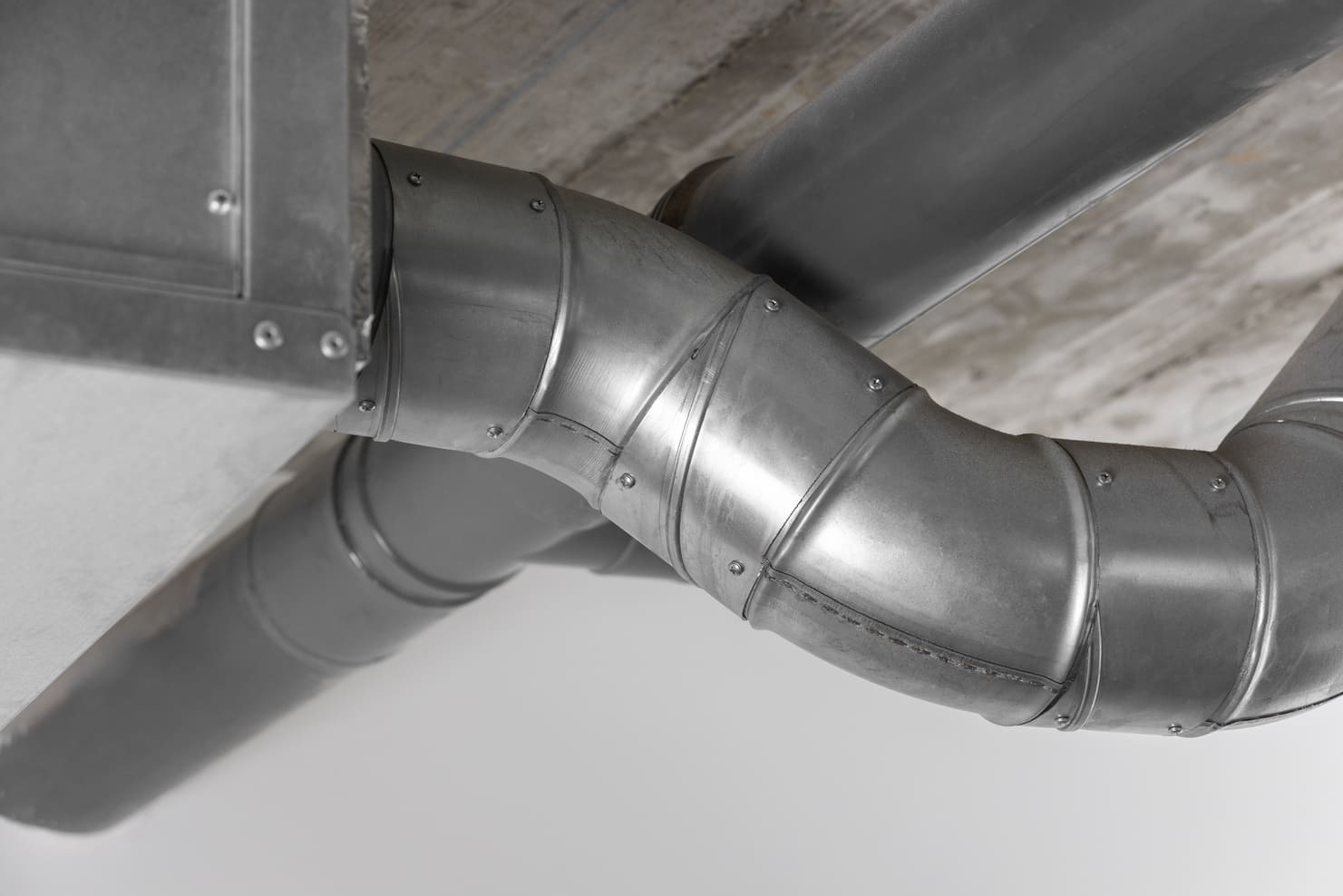 gros plan tuyaux ventilation